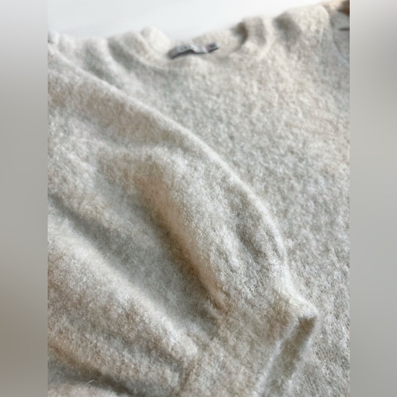 LUSH Cream Balloon Sleeve Sweater Women’s Small soft puff shoulder Crewneck - Picture 5 of 13